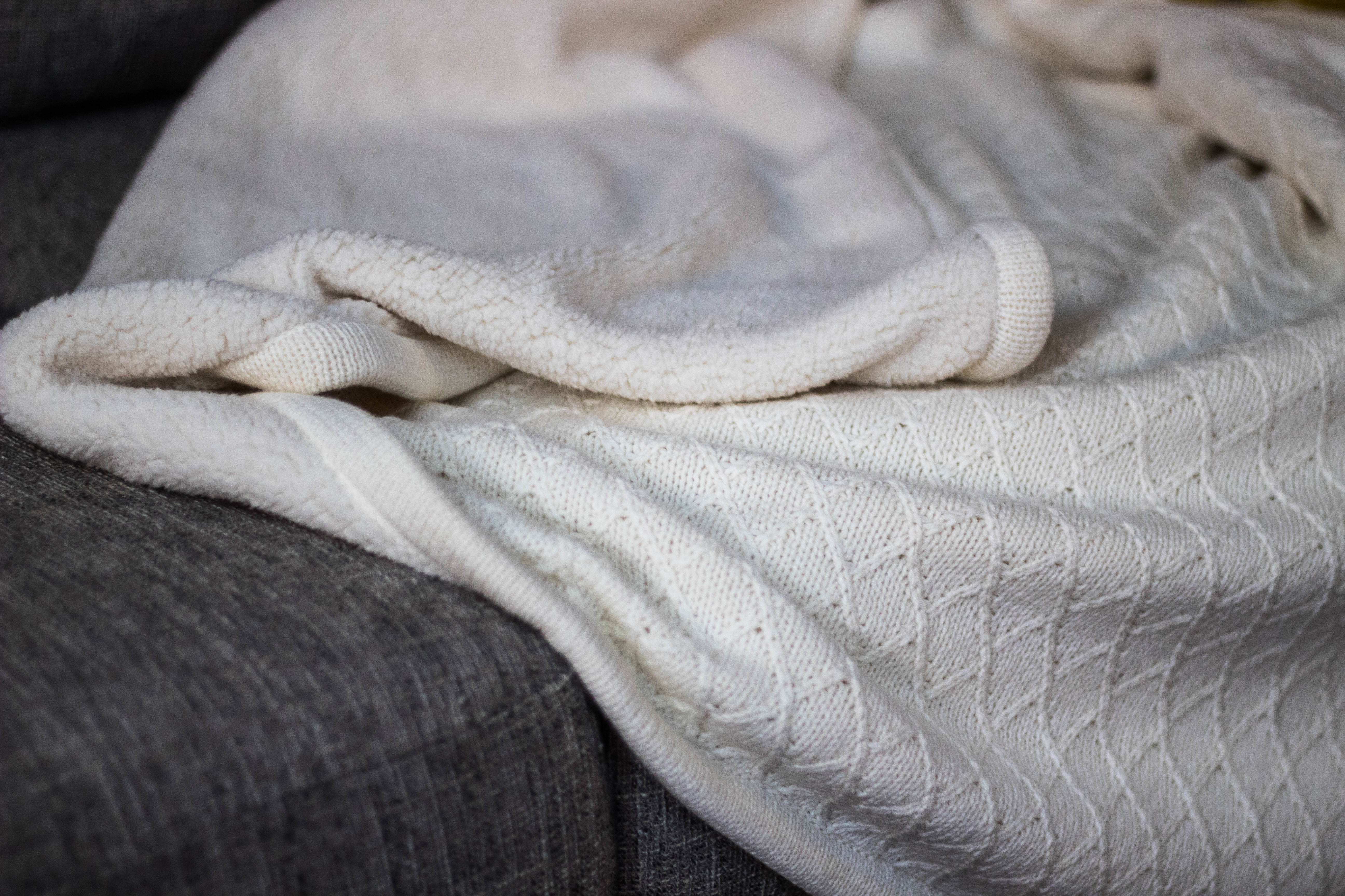 Diamond Sweater Knit Throw